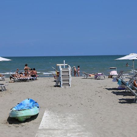 Hotel Senza Pensieri Риччоне Экстерьер фото