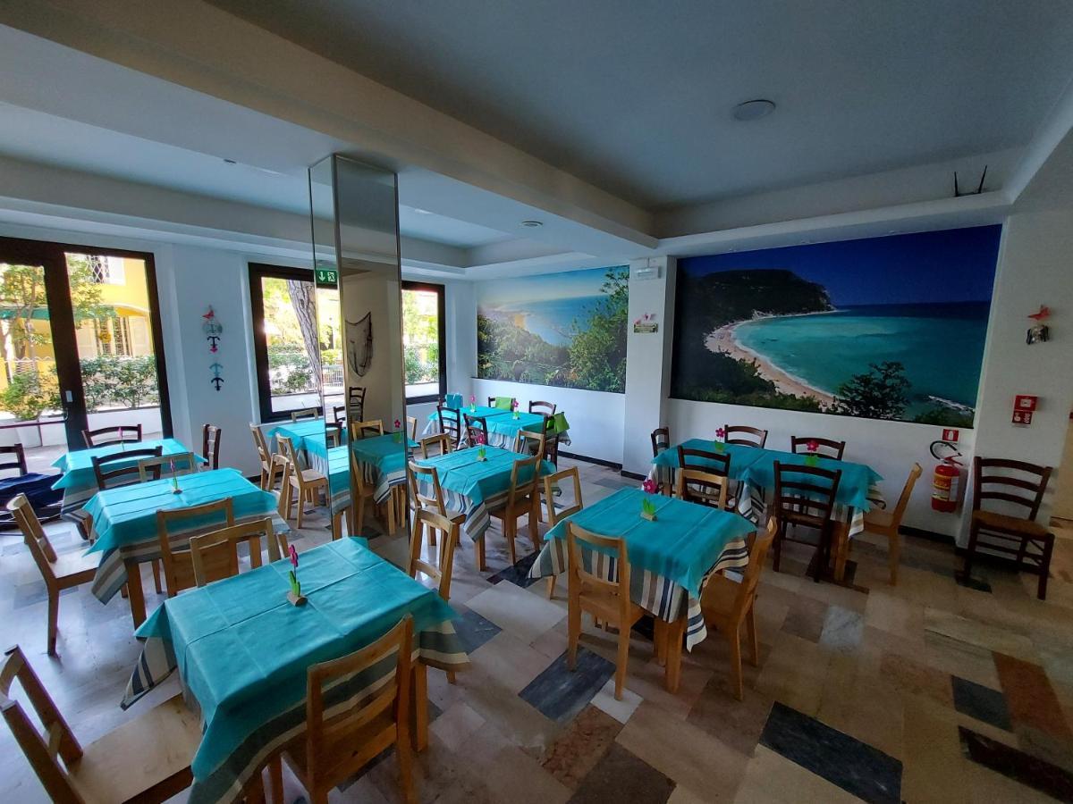 Hotel Senza Pensieri Риччоне Экстерьер фото