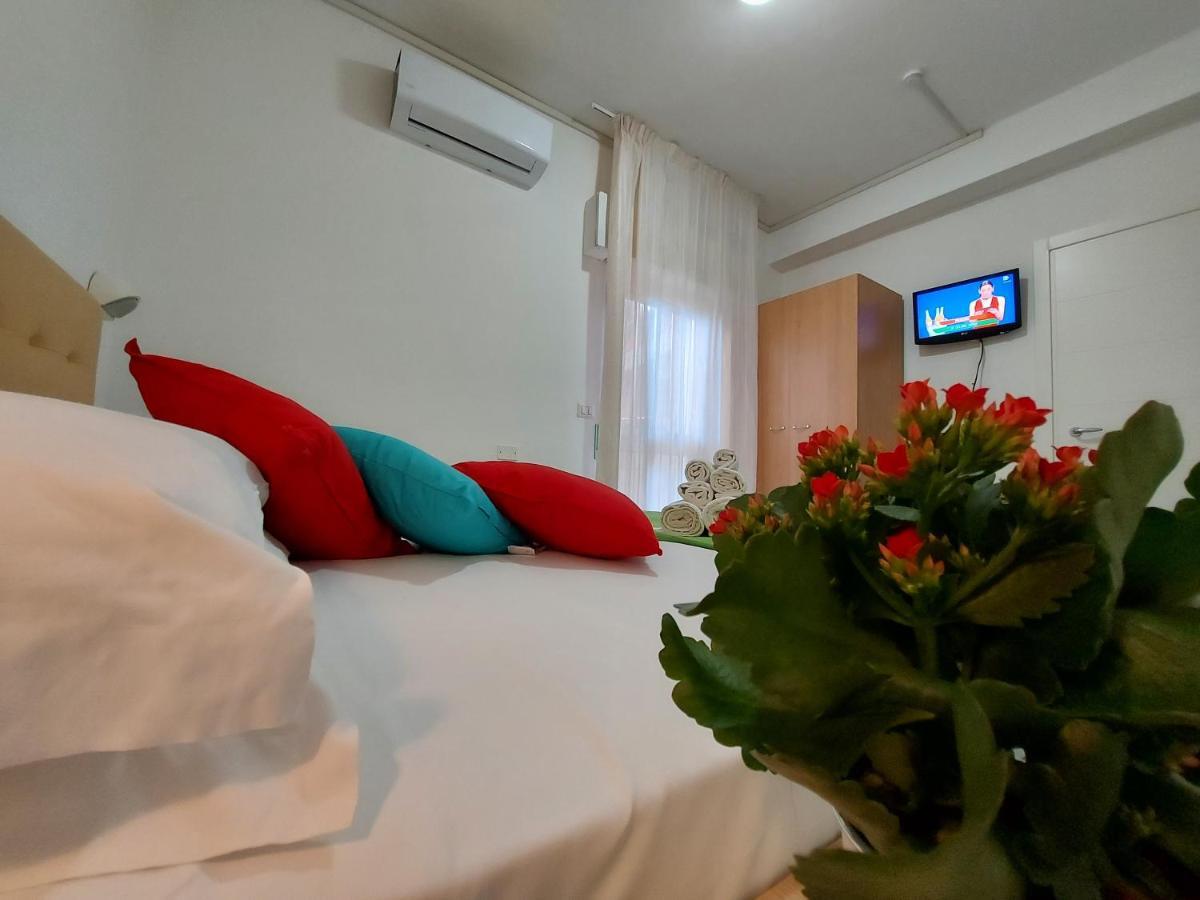 Hotel Senza Pensieri Риччоне Экстерьер фото