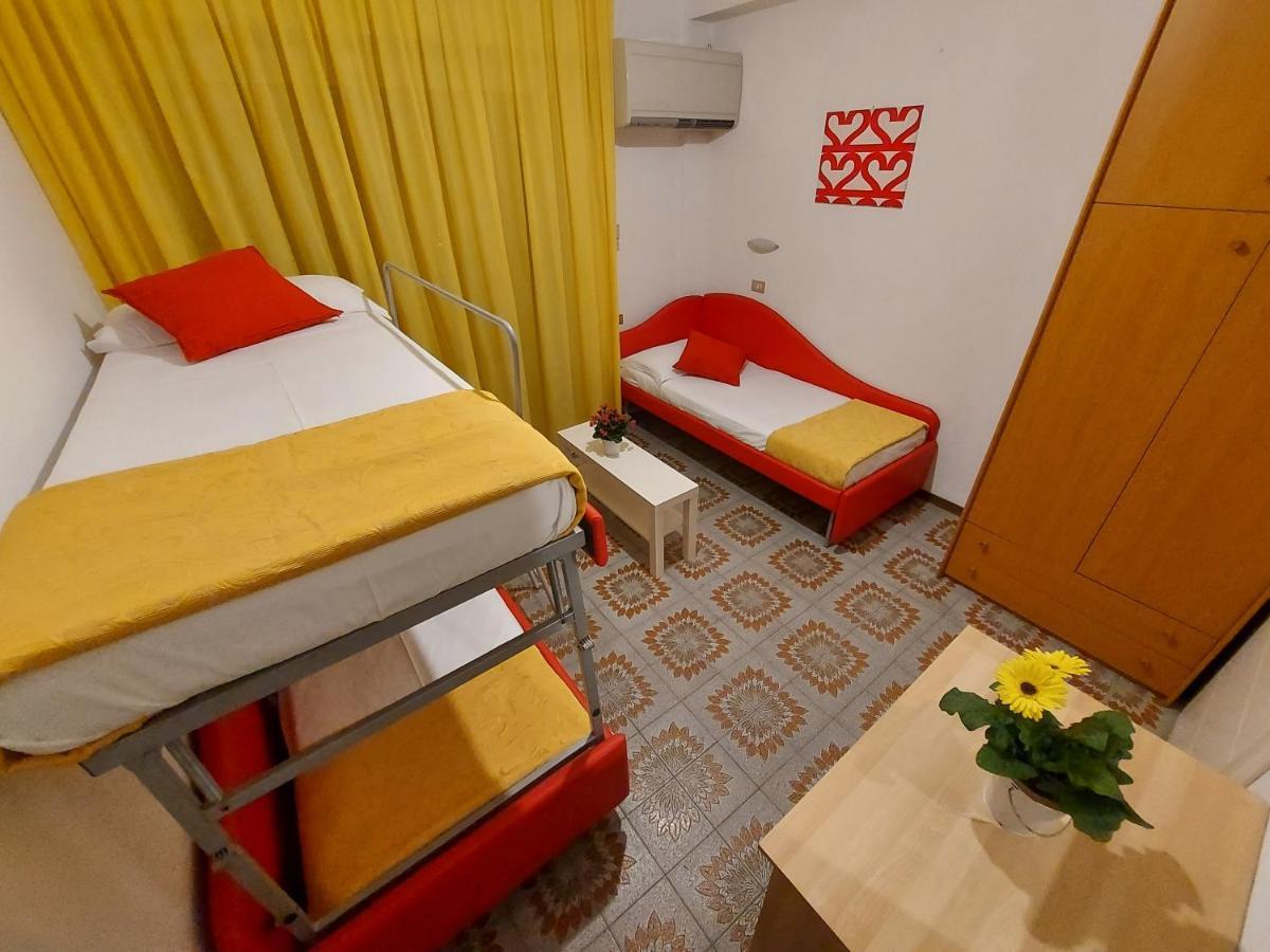 Hotel Senza Pensieri Риччоне Экстерьер фото
