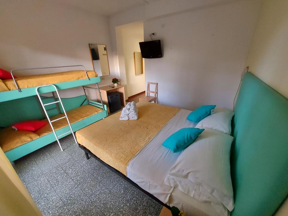 Hotel Senza Pensieri Риччоне Экстерьер фото