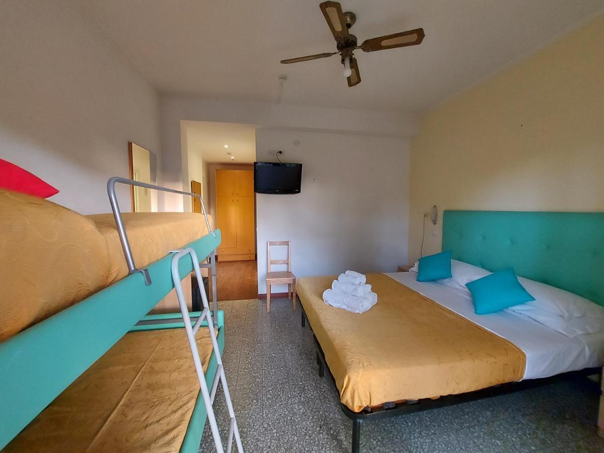 Hotel Senza Pensieri Риччоне Экстерьер фото