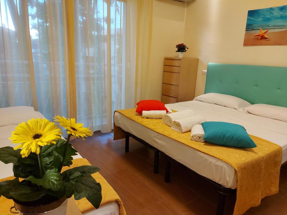 Hotel Senza Pensieri Риччоне Экстерьер фото