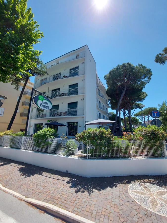 Hotel Senza Pensieri Риччоне Экстерьер фото