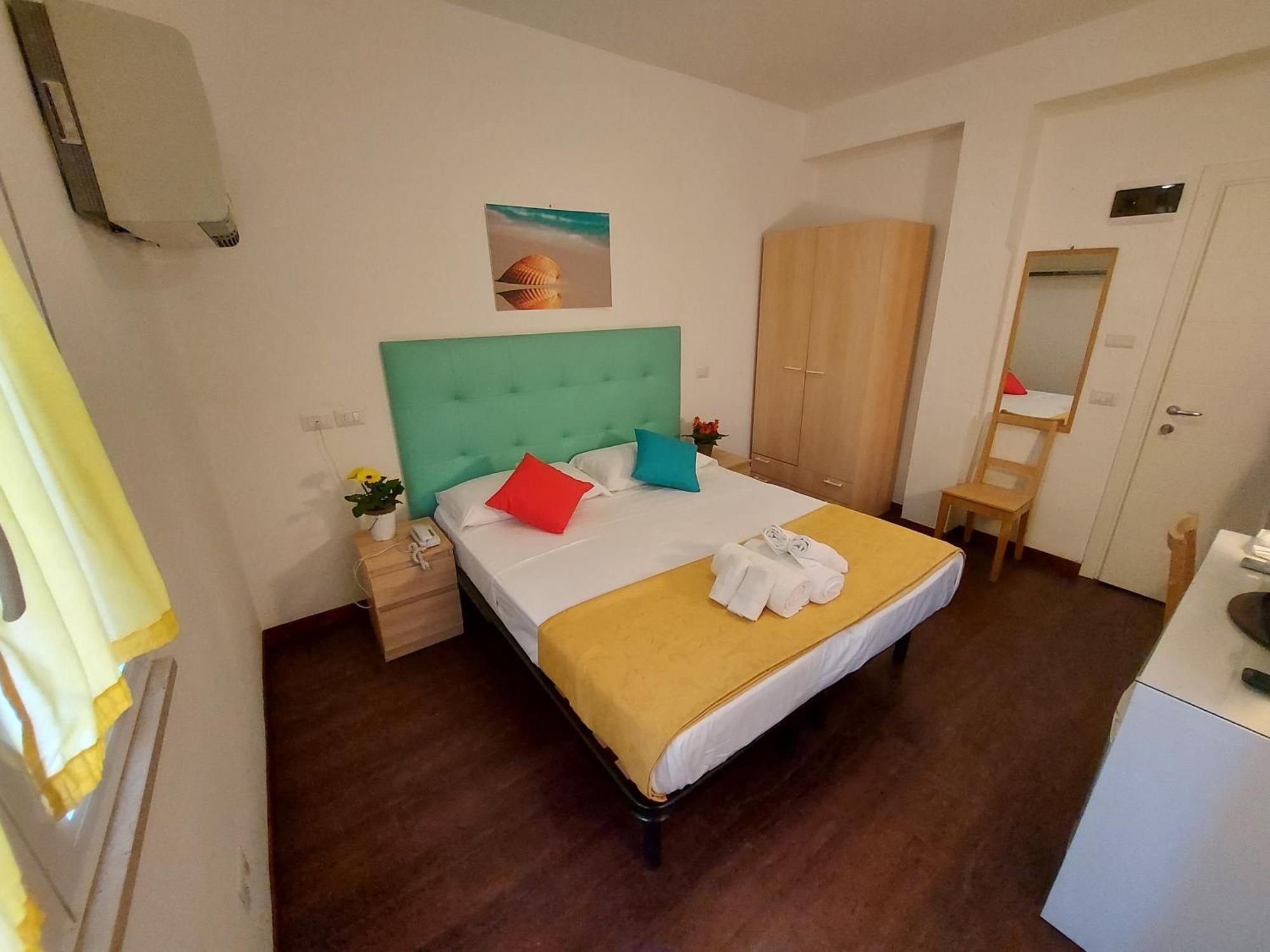 Hotel Senza Pensieri Риччоне Номер фото